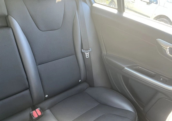 Volvo V60 cena 45900 przebieg: 280000, rok produkcji 2016 z Gościno małe 631